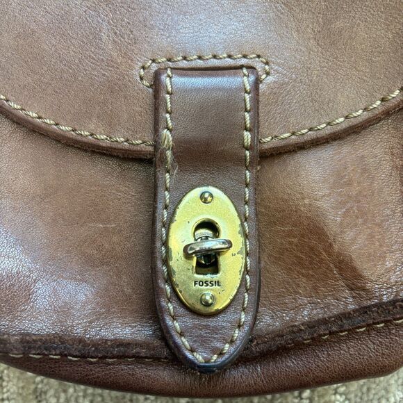 Fossil Brown Leather Austin Saddle Bag Crossbody Purse Cow Hide Staple Classic - Picture 3 of 9